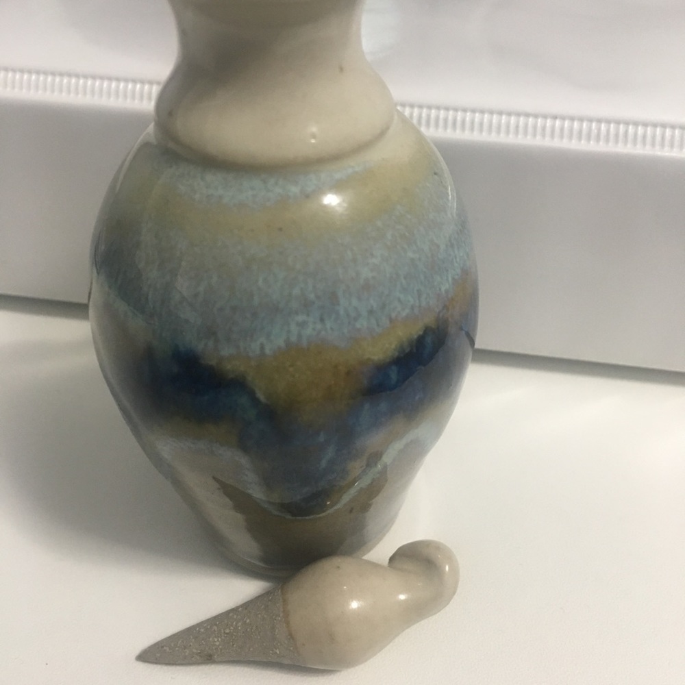 Lidded vessel - Picture 3 of 7